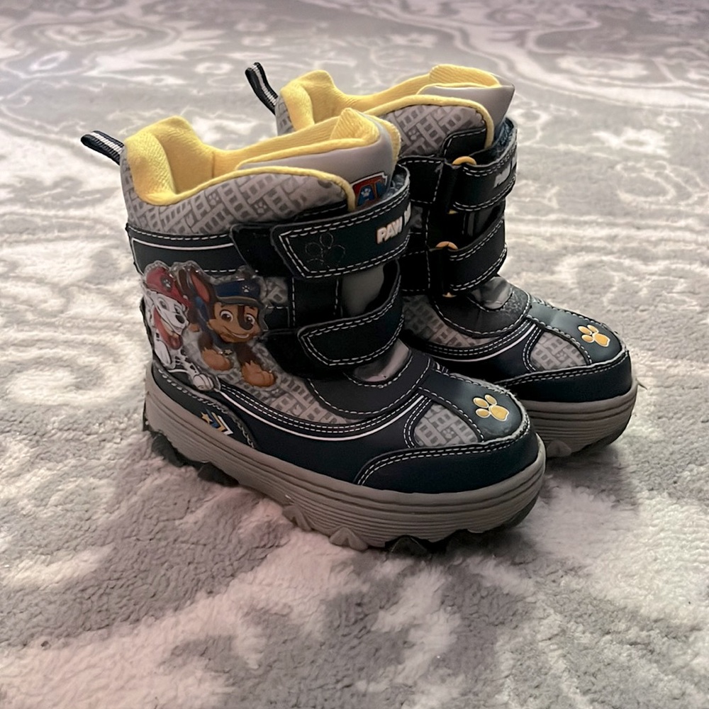 Paw Patrol Toddler boots size 9 blue gray yellow in good condition